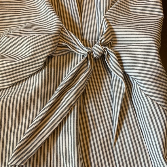 Poplin Mix Tie Front Top - Picture 4 of 5
